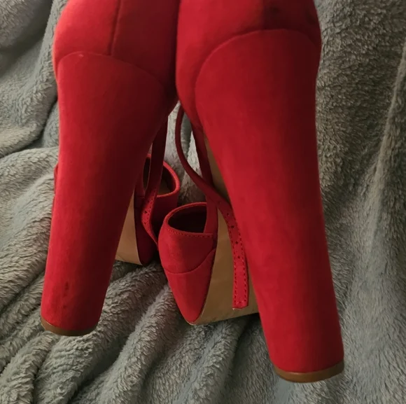 Shoe Dazzle Women's Red Platform Heels - Picture 6 of 15